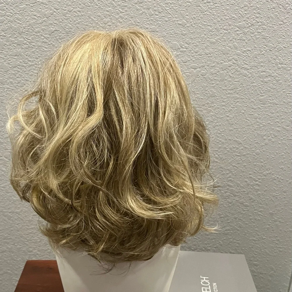 Raquel Welch It Curl
Pale Golden Honey RL16/88 - Picture 3 of 8